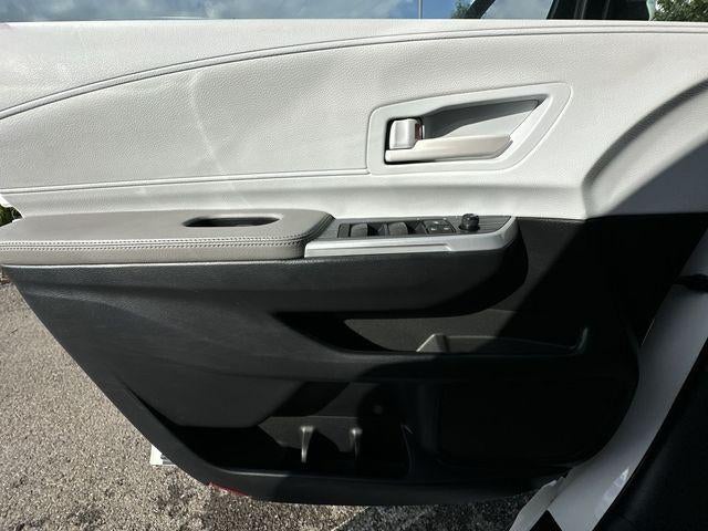 2025 Toyota Sienna LE