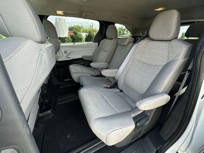 2025 Toyota Sienna LE