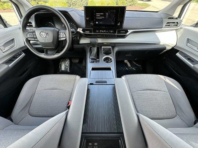 2025 Toyota Sienna LE