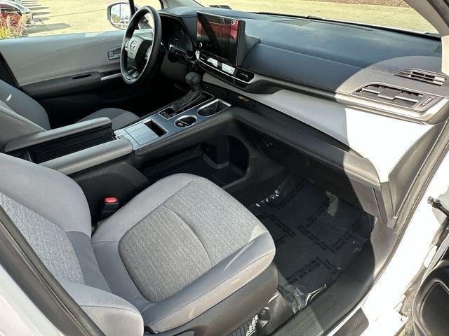 2025 Toyota Sienna LE