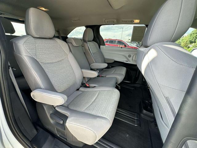2025 Toyota Sienna LE