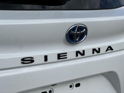 2025 Toyota Sienna LE
