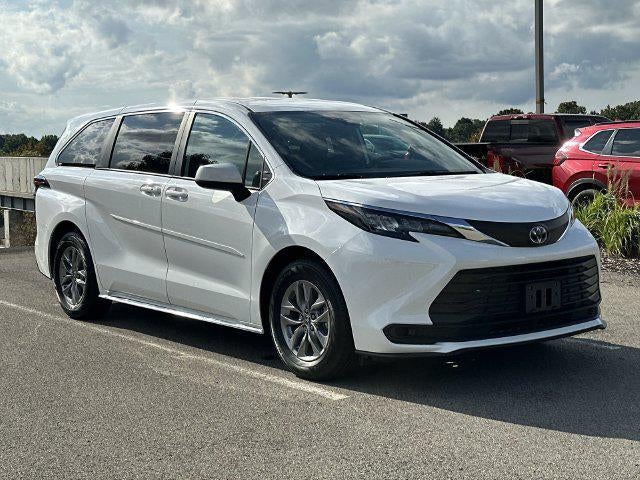 2025 Toyota Sienna LE