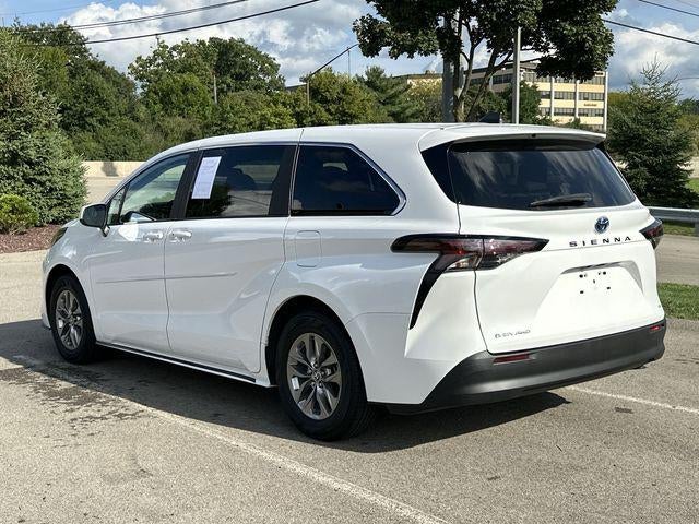 2025 Toyota Sienna LE