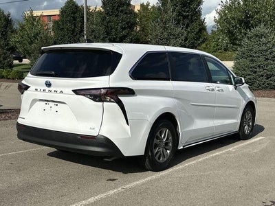 2025 Toyota Sienna LE