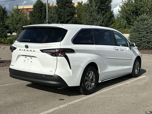 2025 Toyota Sienna LE