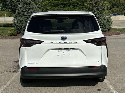2025 Toyota Sienna LE