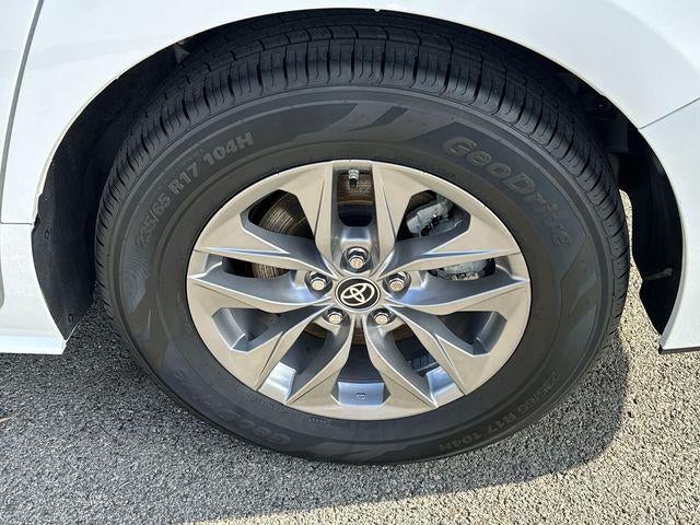 2025 Toyota Sienna LE