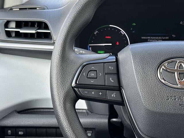 2025 Toyota Sienna LE