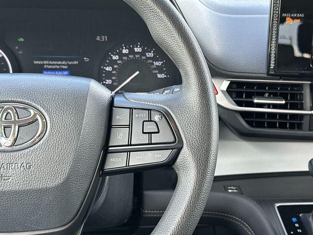 2025 Toyota Sienna LE