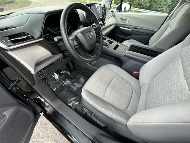 2023 Toyota Sienna LE
