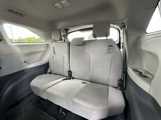2023 Toyota Sienna LE