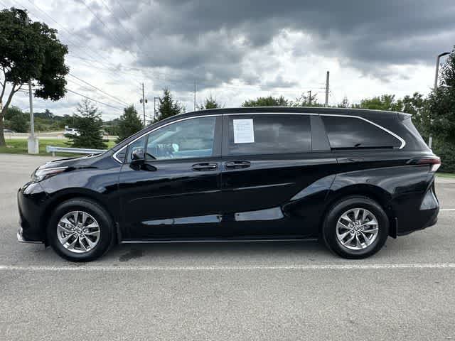 2023 Toyota Sienna LE