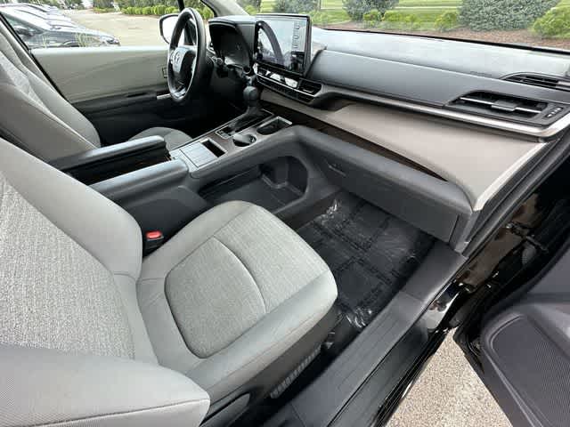 2023 Toyota Sienna LE