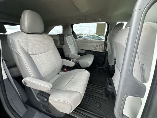 2023 Toyota Sienna LE