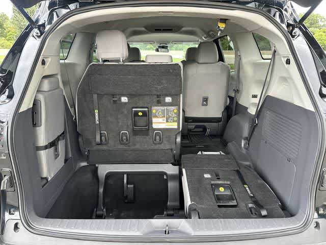 2023 Toyota Sienna LE