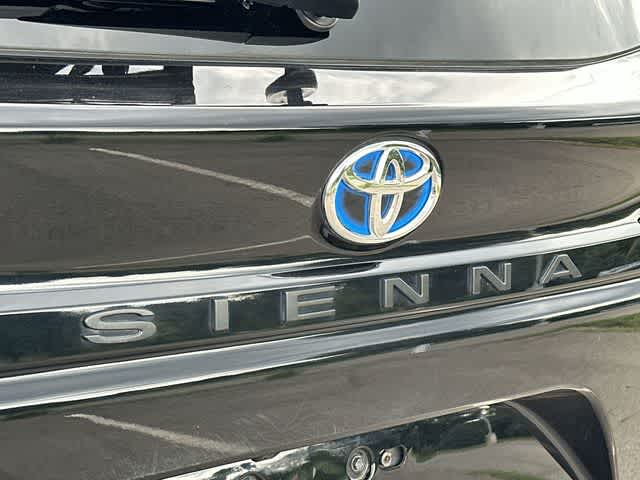 2023 Toyota Sienna LE