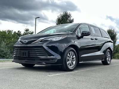 2023 Toyota Sienna LE