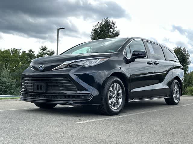 2023 Toyota Sienna LE