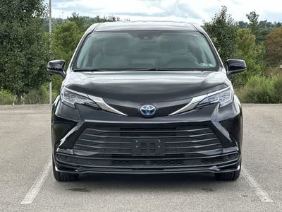 2023 Toyota Sienna LE