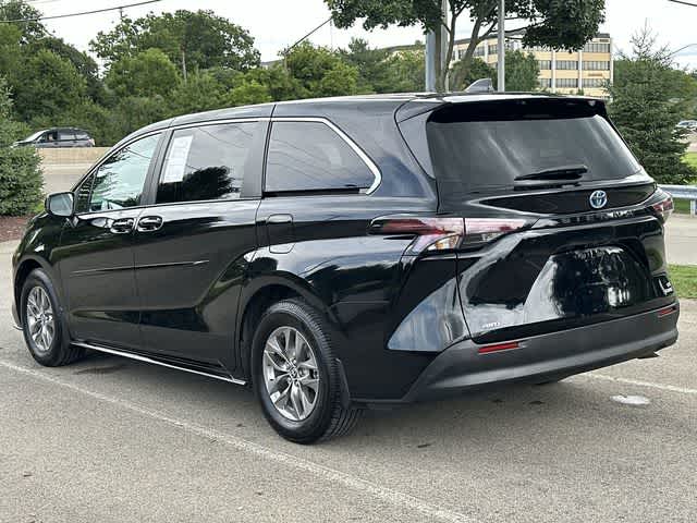 2023 Toyota Sienna LE