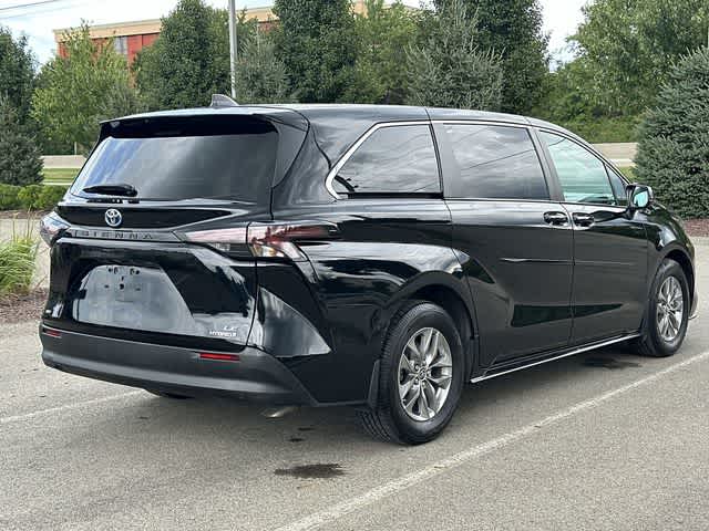 2023 Toyota Sienna LE