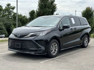 2023 Toyota Sienna LE
