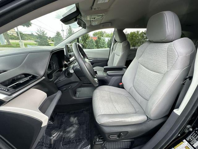 2023 Toyota Sienna LE