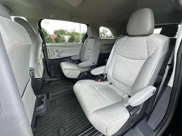 2023 Toyota Sienna LE