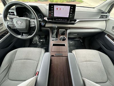 2023 Toyota Sienna LE