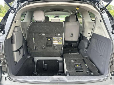 2023 Toyota Sienna LE