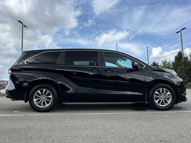 2023 Toyota Sienna LE