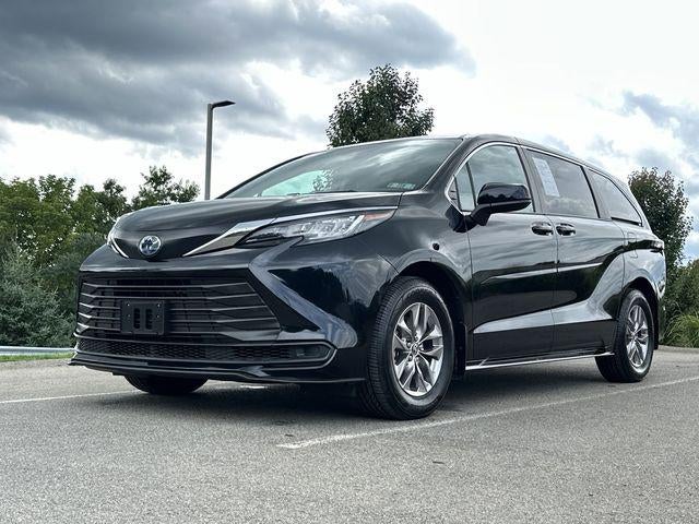 2023 Toyota Sienna LE