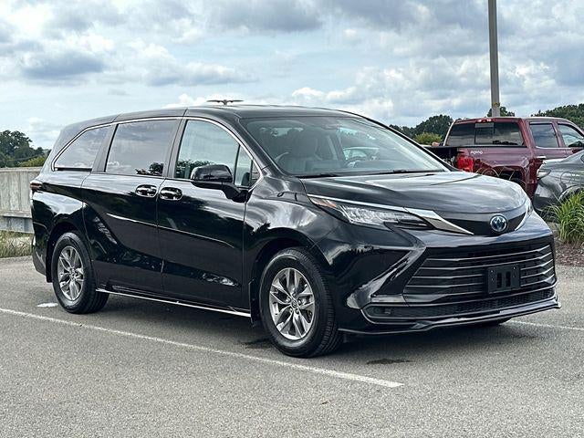 2023 Toyota Sienna LE