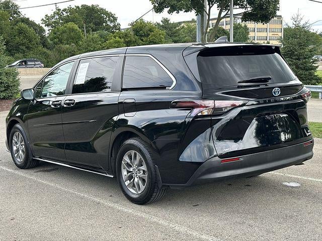 2023 Toyota Sienna LE