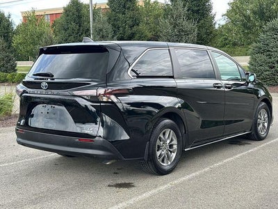 2023 Toyota Sienna LE