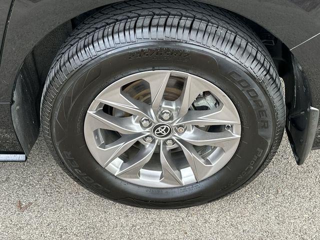 2023 Toyota Sienna LE