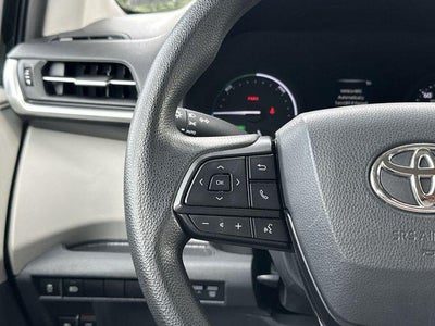 2023 Toyota Sienna LE