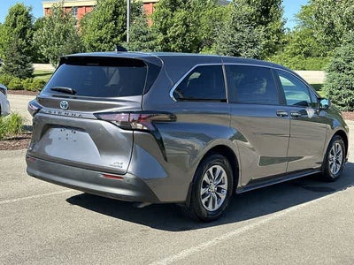 2023 Toyota Sienna XLE