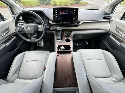 2023 Toyota Sienna XLE
