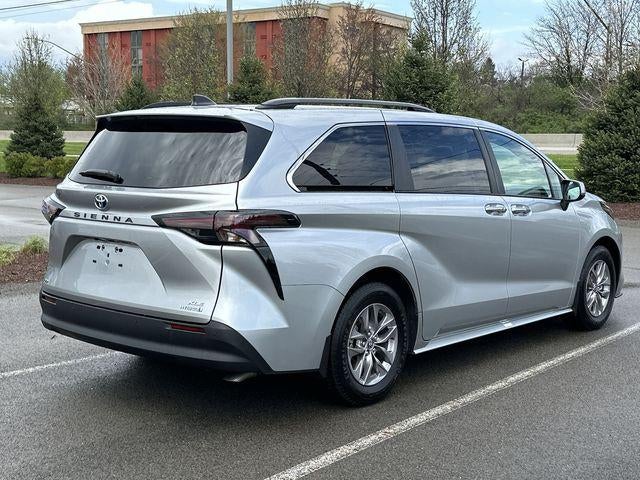 2023 Toyota Sienna XLE