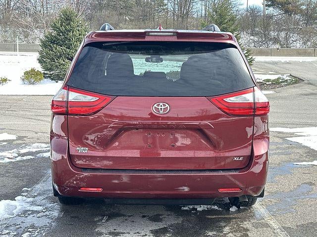 2018 Toyota Sienna XLE
