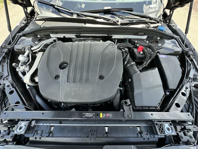 2024 Volvo S60 Core Dark Theme