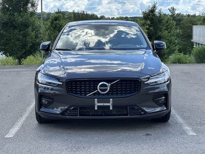 2024 Volvo S60 Core Dark Theme