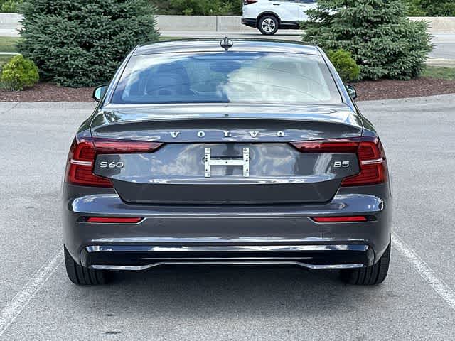 2024 Volvo S60 Core Dark Theme
