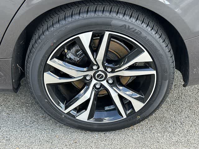 2024 Volvo S60 Core Dark Theme