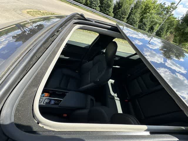 2024 Volvo S60 Core Dark Theme