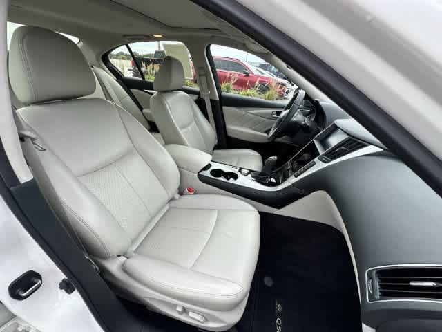 2023 INFINITI Q50 LUXE