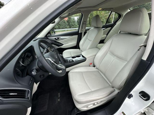2023 INFINITI Q50 LUXE