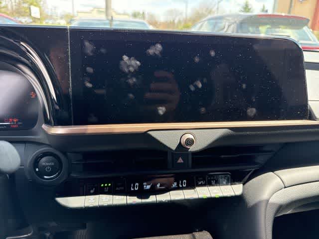 2025 Toyota Crown Platinum